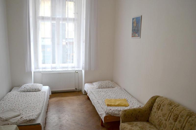 Gallery Hostel Prag Rum bild