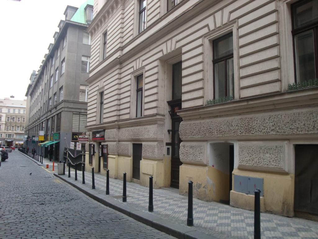 Gallery Hostel Prag Exteriör bild