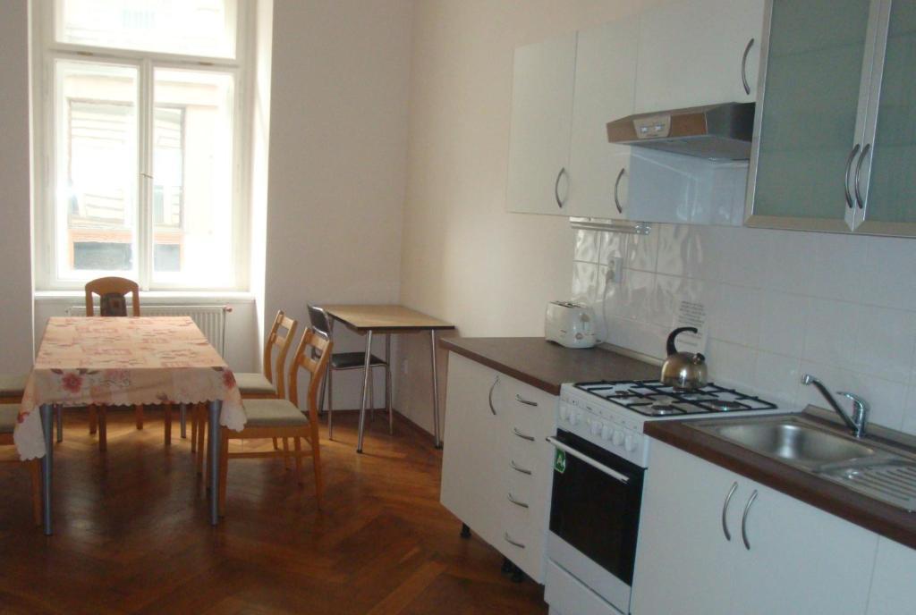 Gallery Hostel Prag Exteriör bild