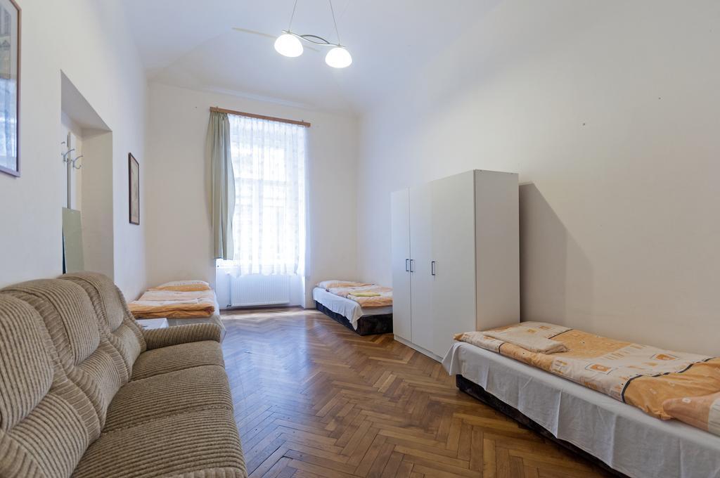 Gallery Hostel Prag Exteriör bild