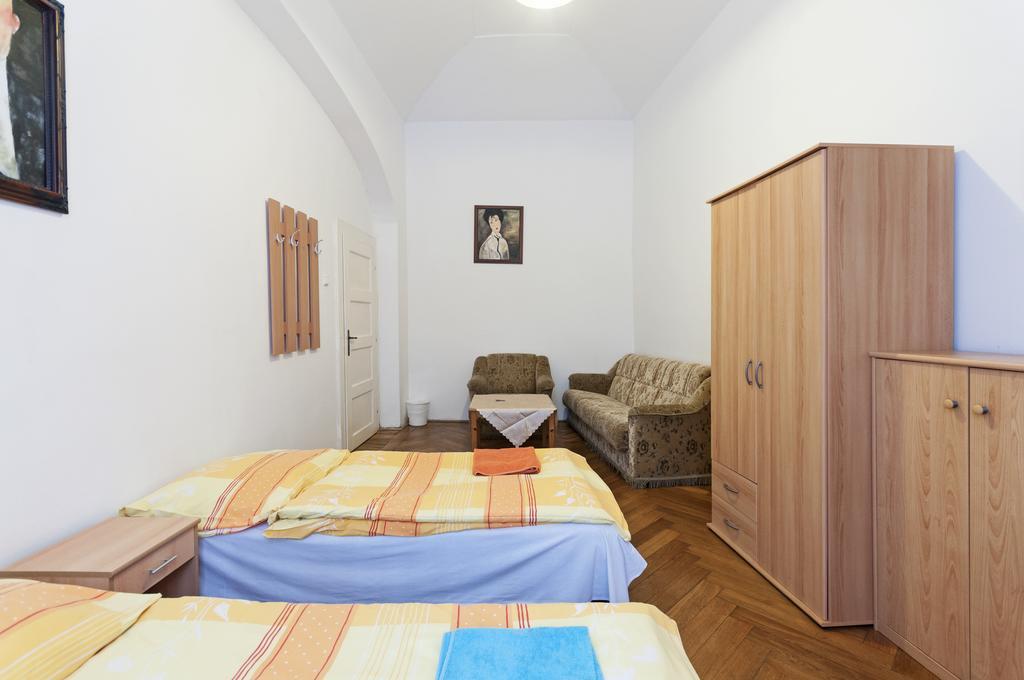 Gallery Hostel Prag Exteriör bild