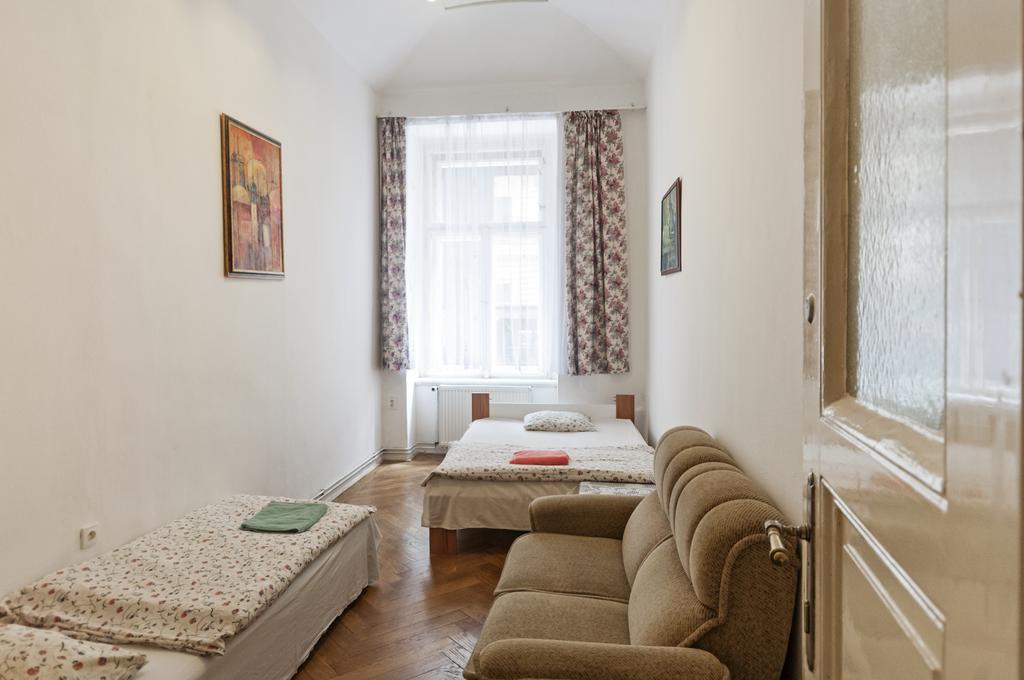 Gallery Hostel Prag Exteriör bild