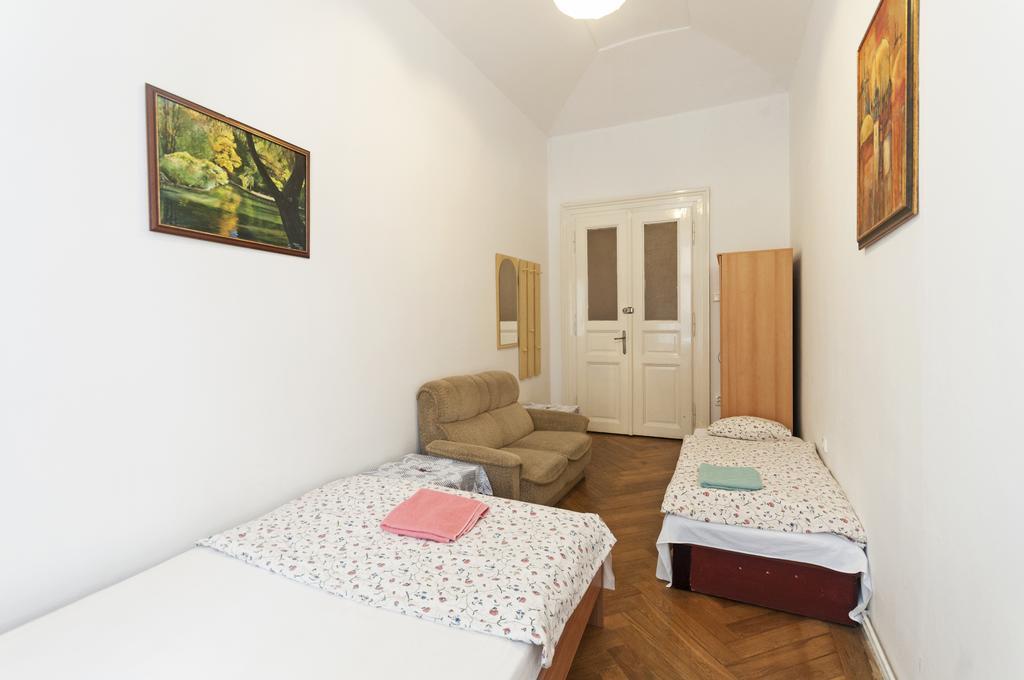Gallery Hostel Prag Exteriör bild
